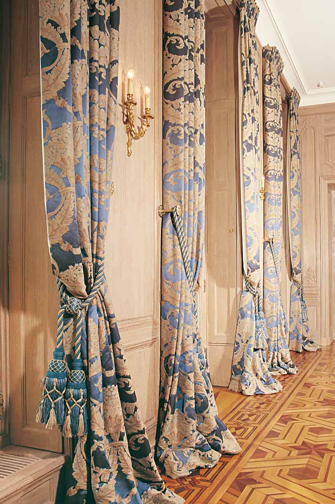 rideaux supendus bleu tissu epais